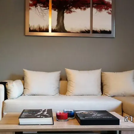 Comfy With Acropolis View Apartment *